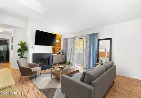 107 Rachel Ct, Franklin Park, NJ 08823