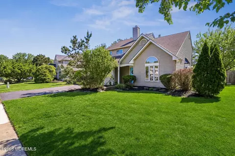 3 Longbrook Ln, Freehold, NJ 07728