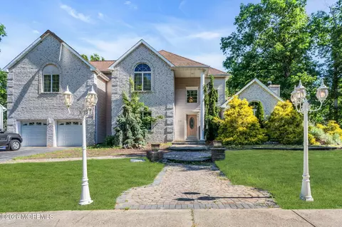 203 Superior Ct, Toms River, NJ 08755