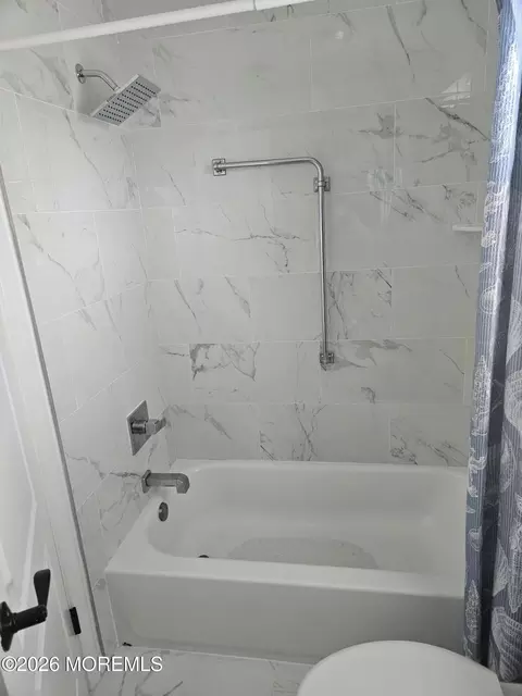 Bath - 5 Spenser Ct, Brick, NJ 08724 photo 1 of 2