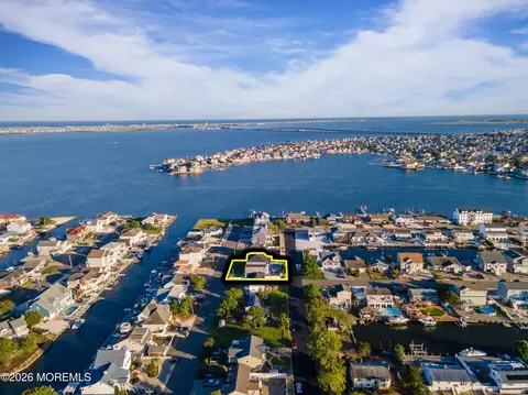 15 Cove Rd, Toms River, NJ 08753