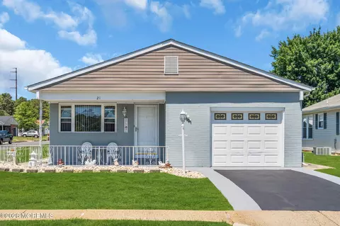 21 Camrose St, Toms River, NJ 08757