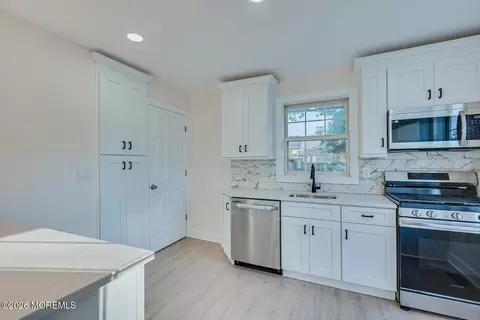 Kitchen - 17 Washington Ave, Leonardo, NJ 07737 photo 2 of 4