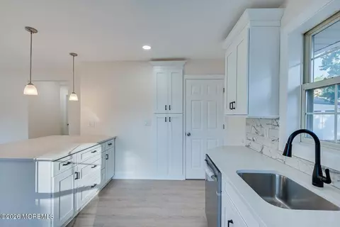 Kitchen - 17 Washington Ave, Leonardo, NJ 07737 photo 4 of 4
