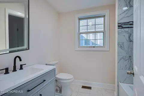 Bath - 17 Washington Ave, Leonardo, NJ 07737 photo 1 of 1