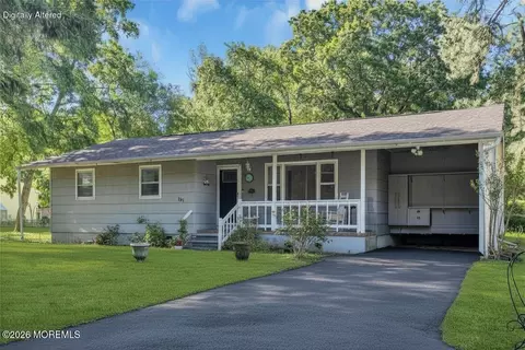 416 Oak Tree Rd, Freehold, NJ 07728