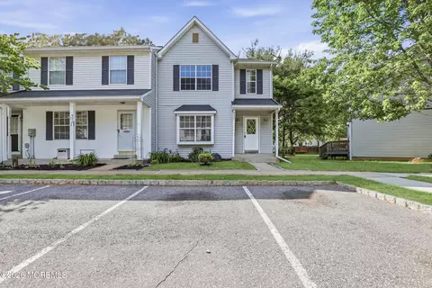 520 Davids Ct, Lakewood, NJ 08701
