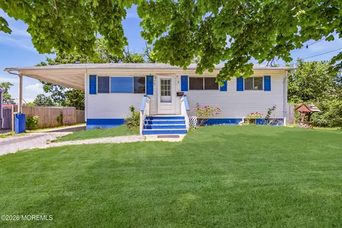 9 Annapolis Rd, Toms River, NJ 08757