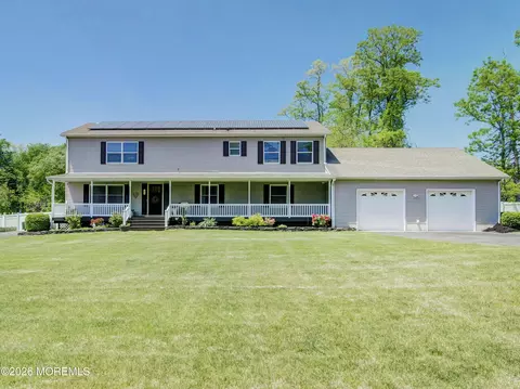 20 Richard Rd, Farmingdale, NJ 07727