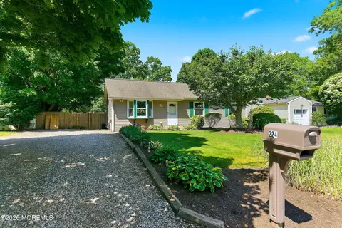 224 Steering Ln, Manahawkin, NJ 08050