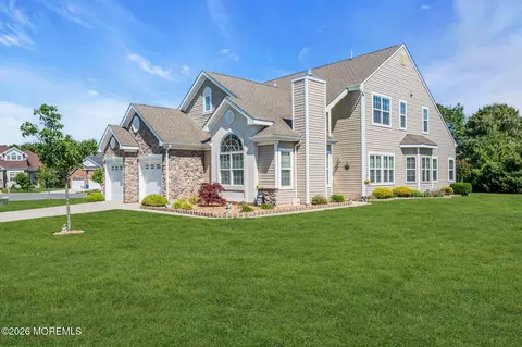 2 Brielle Ct, Waretown, NJ 08758