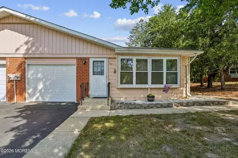 11 B Moccasin Dr, Whiting, NJ 08759