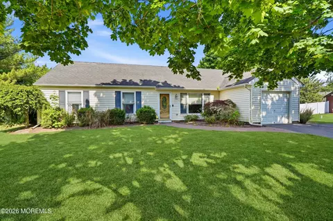 881 Eaglehurst Ct, Toms River, NJ 08753