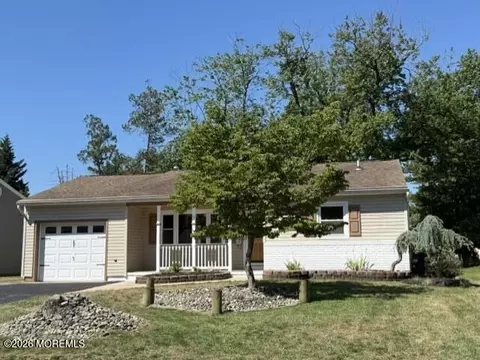 23 Stanford Dr, Toms River, NJ 08757