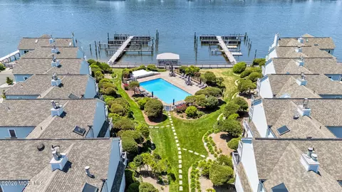 Exterior - 174 Ocean Ave #4, Sea Bright, NJ 07760 photo 2 of 5