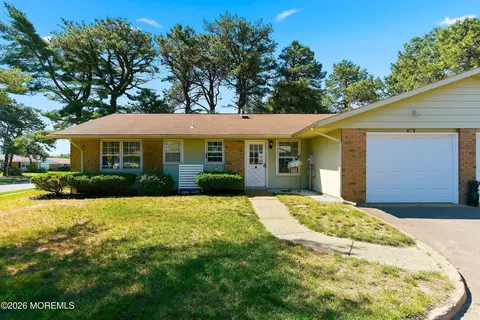 21 Cambridge Cir #B, Manchester, NJ 08759