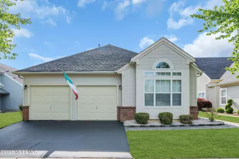 31 Provence Dr, Manchester, NJ 08759