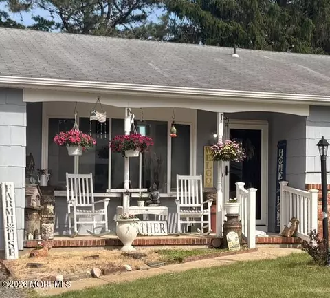 16 Sheepshead Dr, Toms River, NJ 08757