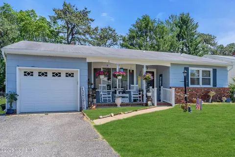 16 Sheepshead Dr, Toms River, NJ 08757