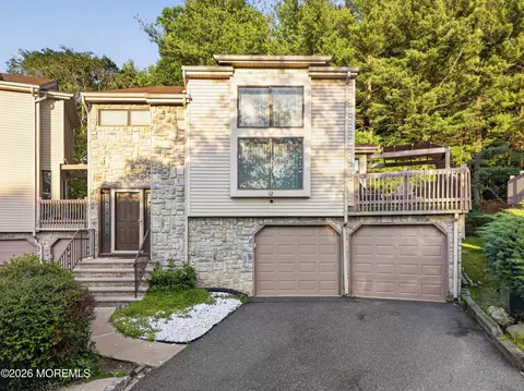 12 Periwinkle Ct, East Brunswick, NJ 08816