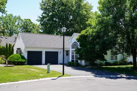 21 Tudor Ct, Jackson, NJ 08527