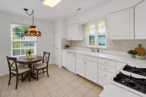 Kitchen - 21 Tudor Ct, Jackson, NJ 08527 photo 3 of 5
