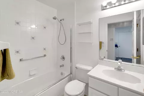 Bath - 21 Tudor Ct, Jackson, NJ 08527 photo 4 of 4