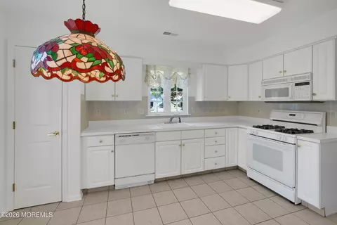 Kitchen - 21 Tudor Ct, Jackson, NJ 08527 photo 1 of 5