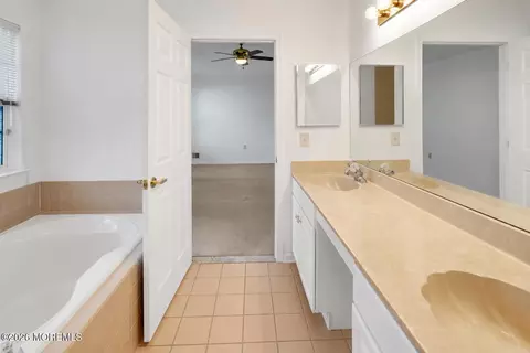 Bath - 21 Tudor Ct, Jackson, NJ 08527 photo 2 of 4