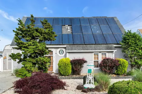 91 S Ronald Ave S, Bayville, NJ 08721