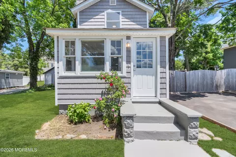 1211 Bryant Ave, Toms River, NJ 08753