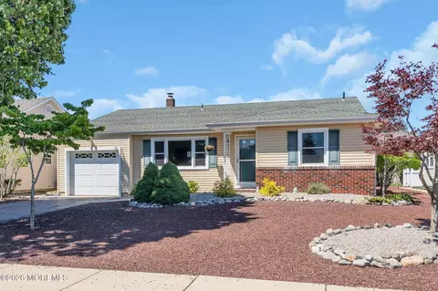 10 Sheridan Rd, Toms River, NJ 08757