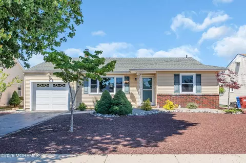 10 Sheridan Rd, Toms River, NJ 08757