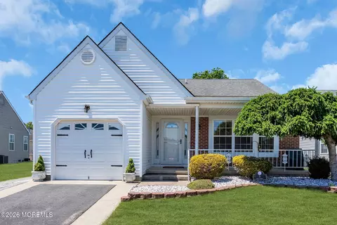 5 Vienna Dr, Toms River, NJ 08757