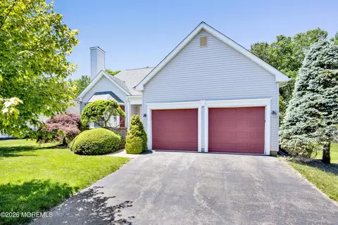 52 Skyline Dr, Lakewood, NJ 08701