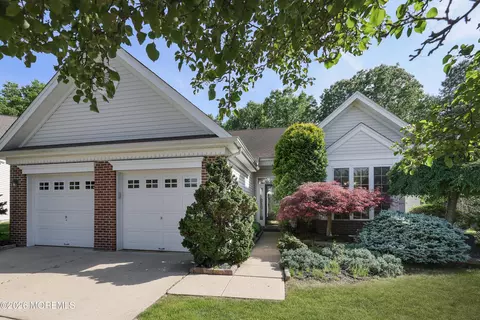 7 Oakhill Ct, Jackson, NJ 08527