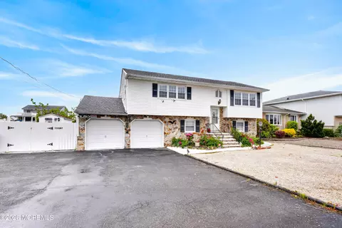 38 Tobago Ave, Toms River, NJ 08753