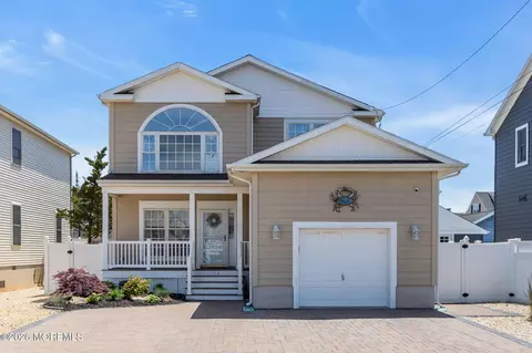 134 Elizabeth Ave, Lavallette, NJ 08735