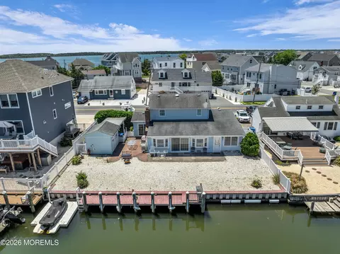 318 Silver Bay Rd, Toms River, NJ 08753