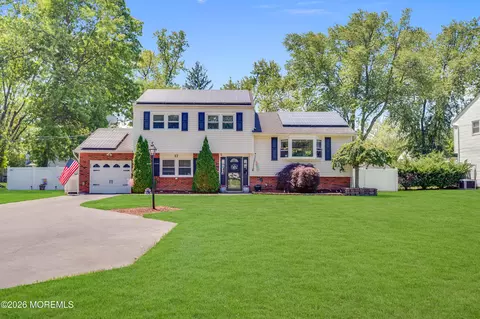 17 Eliot Rd, Manalapan, NJ 07726