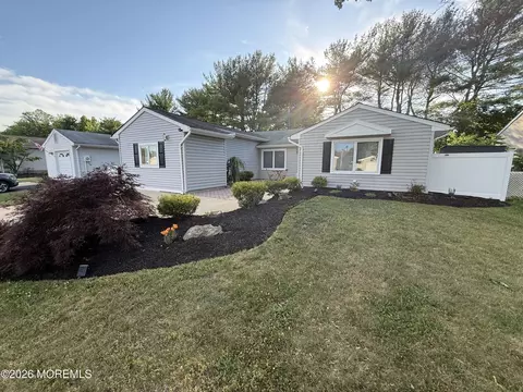20 Long Rd, Freehold, NJ 07728