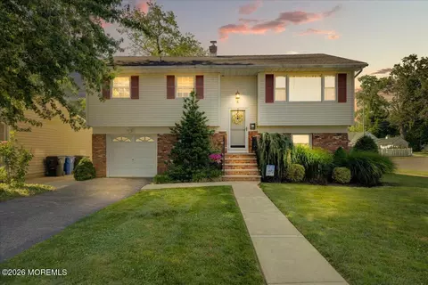 5 Brook St, Red Bank, NJ 07701