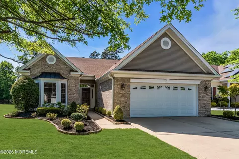 20 Hazeltine Ln, Jackson, NJ 08527