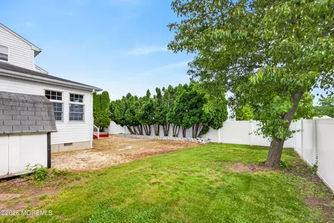 Exterior - 6 Red Maple Dr, Brick, NJ 08724 photo 2 of 6