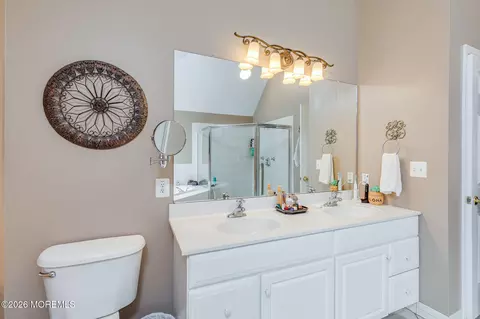 Bath - 2 Dellaira Ct, Wrightstown, NJ 08562 photo 4 of 6