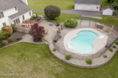 Exterior - 2 Dellaira Ct, Wrightstown, NJ 08562 photo 15 of 18