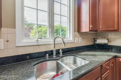 Kitchen - 2 Dellaira Ct, Wrightstown, NJ 08562 photo 5 of 6