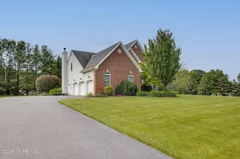 2 Dellaira Ct, Wrightstown, NJ 08562