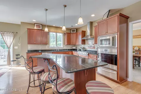 Kitchen - 2 Dellaira Ct, Wrightstown, NJ 08562 photo 2 of 6