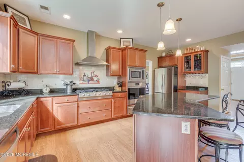Kitchen - 2 Dellaira Ct, Wrightstown, NJ 08562 photo 4 of 6